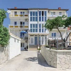 renic-apartmani.hotels-in-trogir.com/
